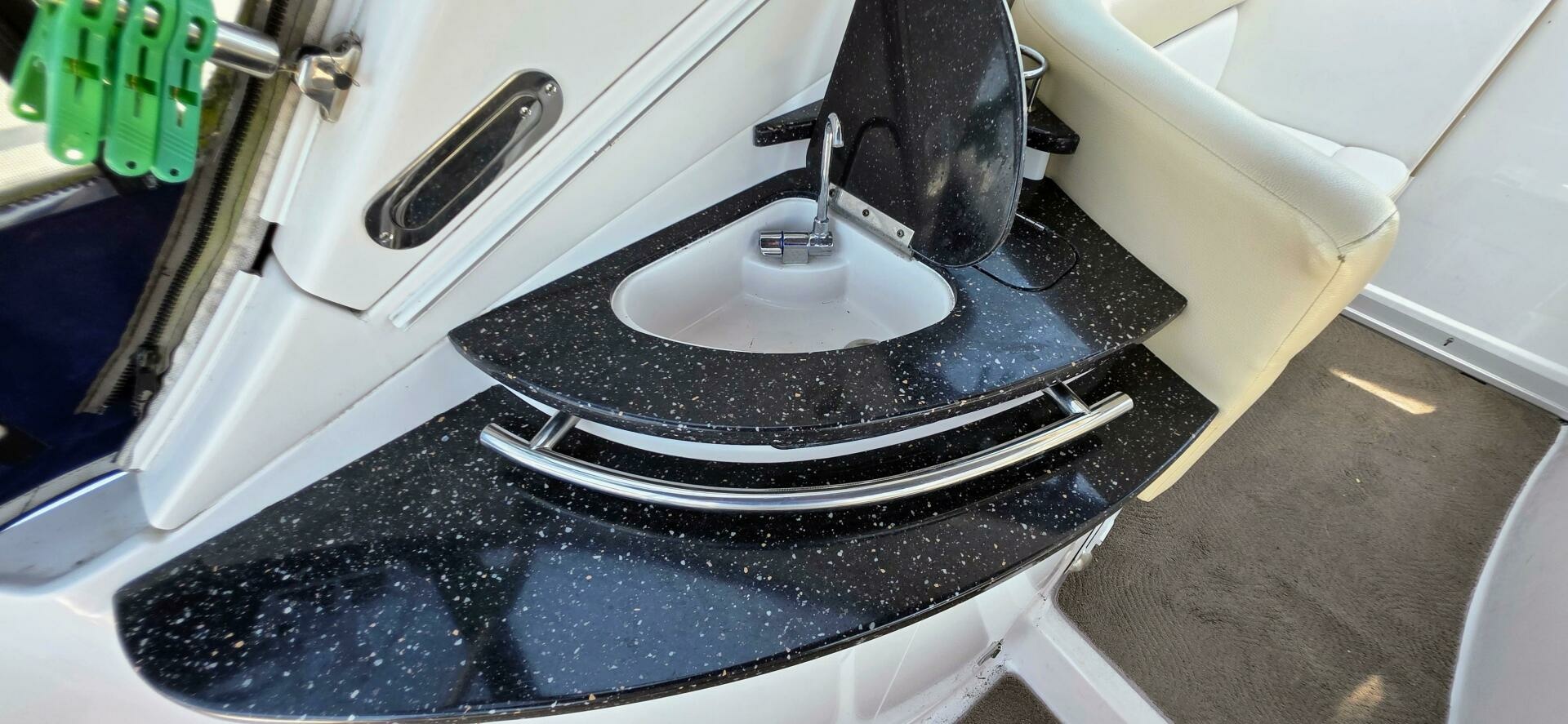 2008 Four Winns 318 Vista 31