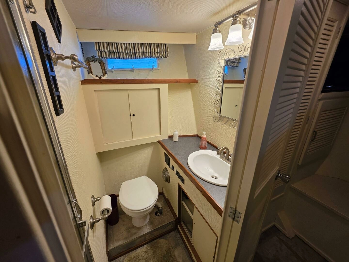 Chris-Craft Roamer 60 Yacht For Sale