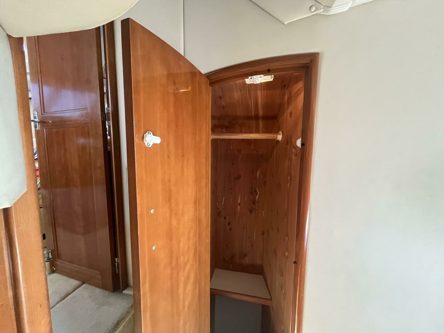 2003 Carver 444 Cockpit Motor Yacht 44