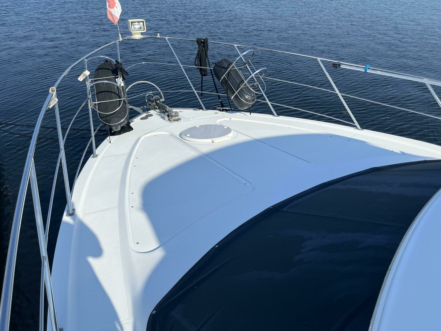 2003 Carver 444 Cockpit Motor Yacht — photograph 3