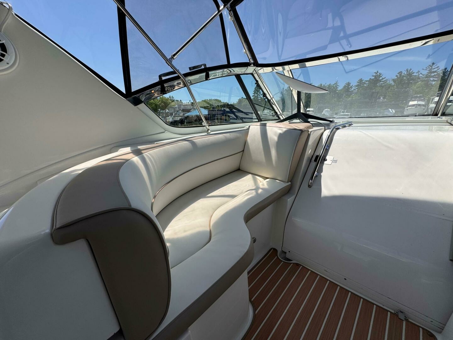 2002 Cruisers Yachts 4450 Express Motor Yacht 45