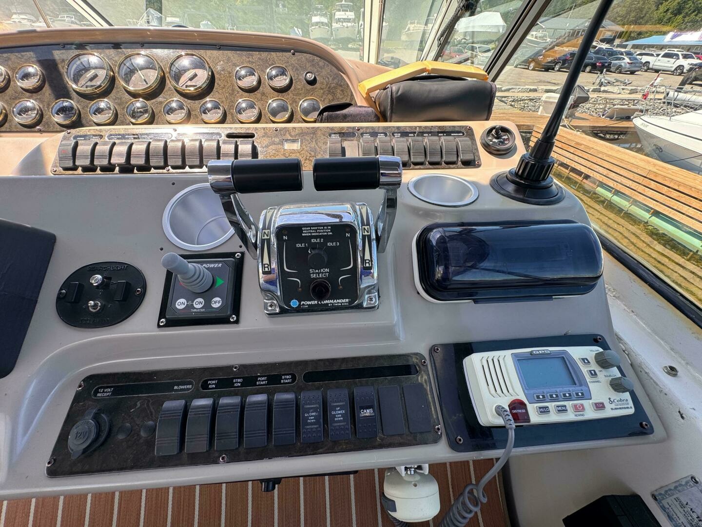 2002 Cruisers Yachts 4450 Express Motor Yacht 45