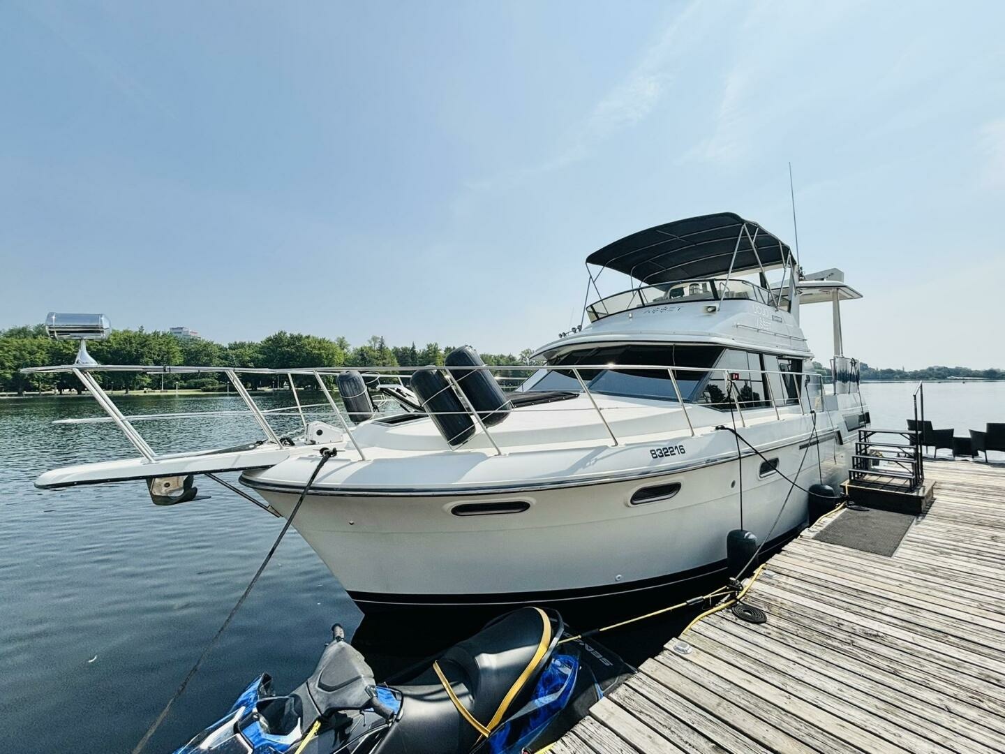 1988 Carver 3807 AFT CABIN 38