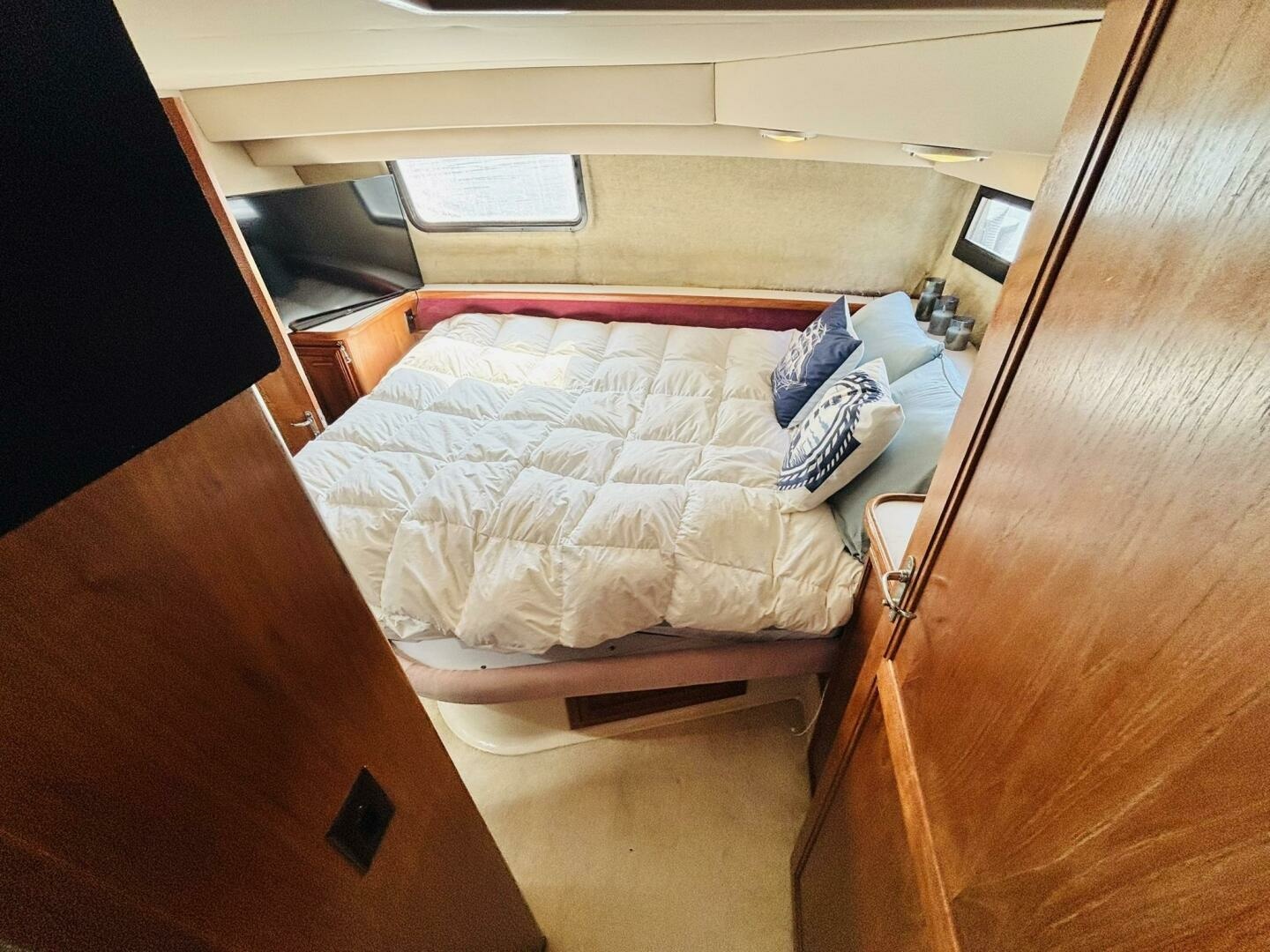 1988 Carver 3807 AFT CABIN 38