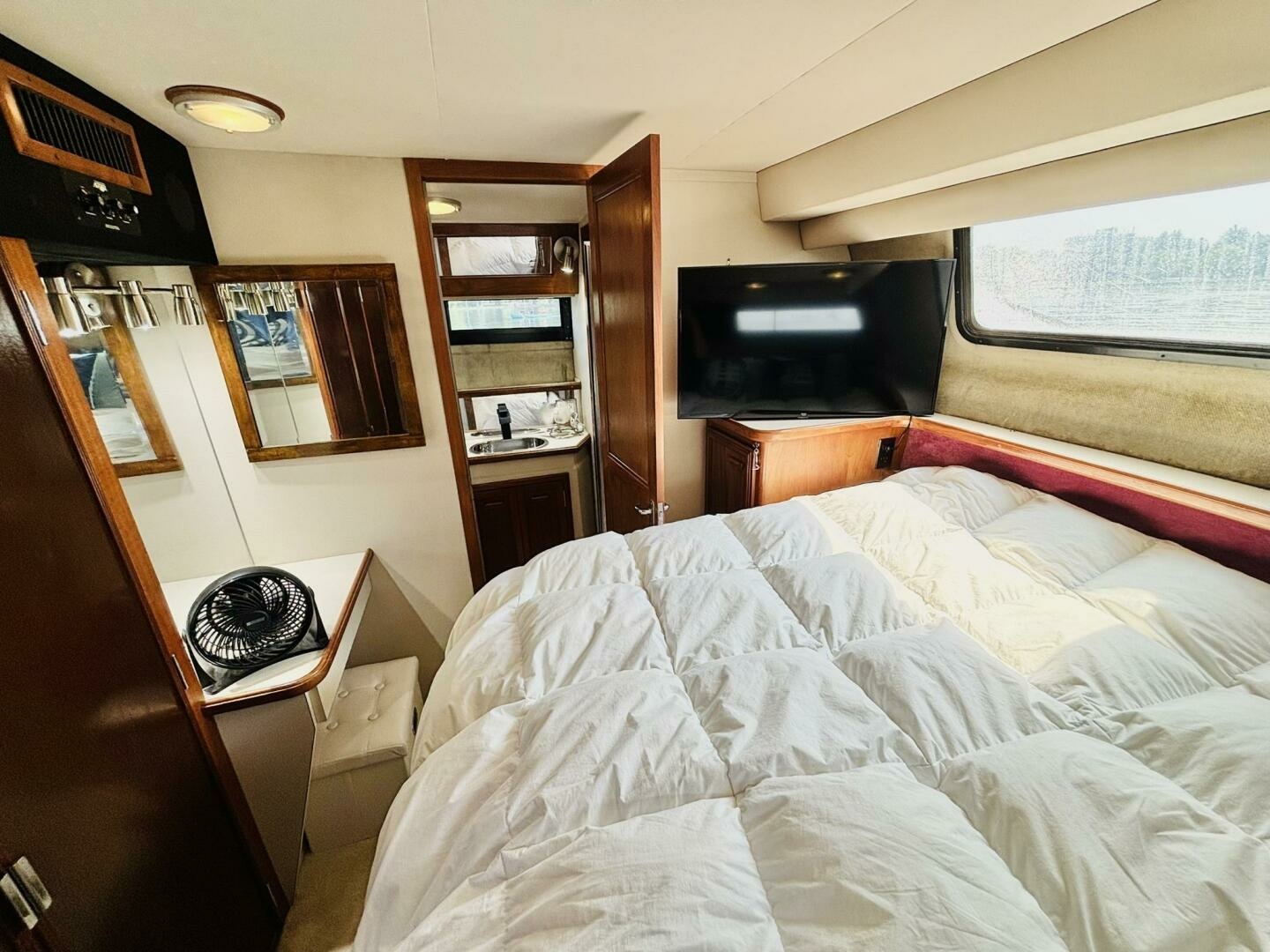 1988 Carver 3807 AFT CABIN 38