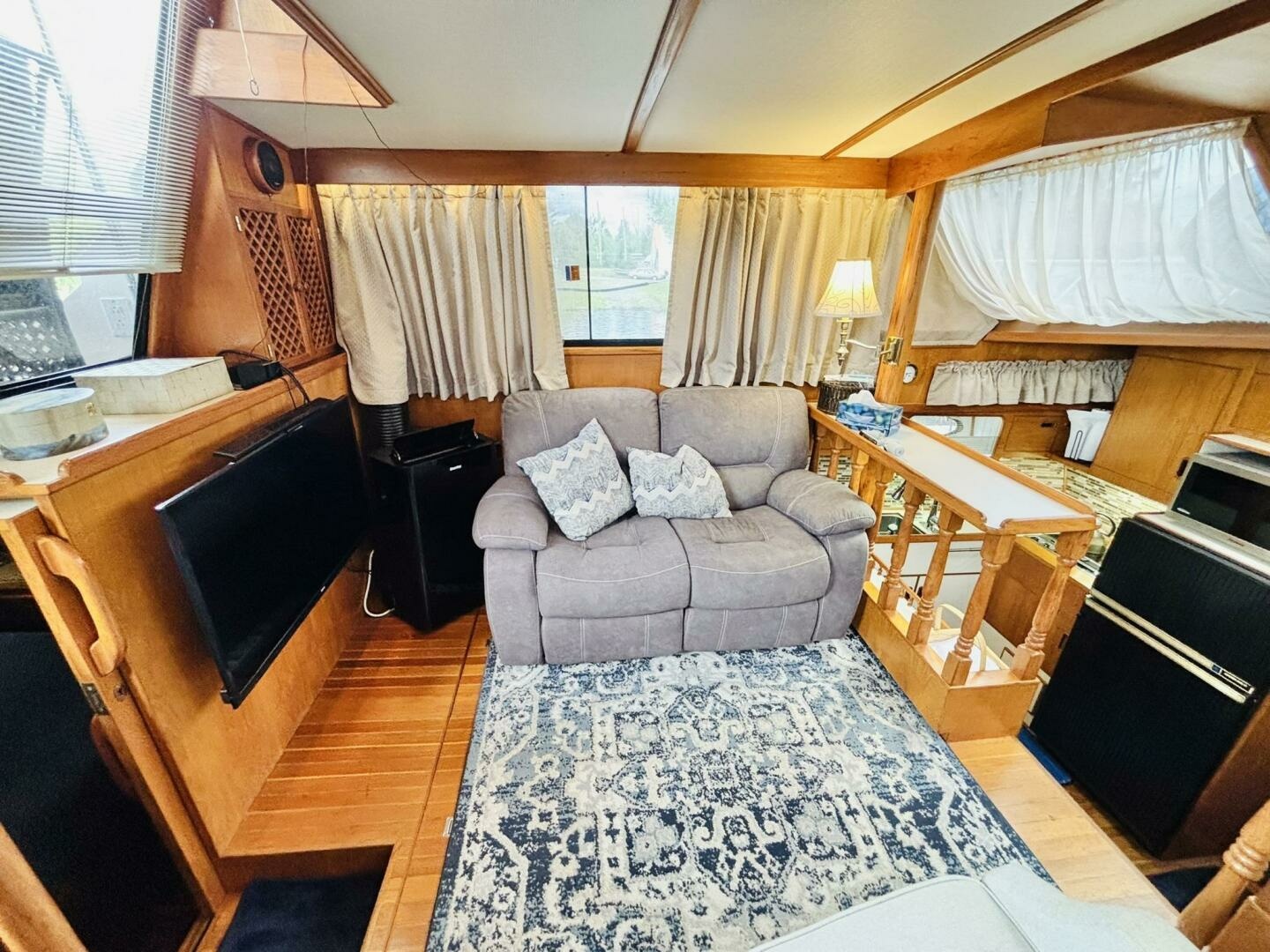 1987 President 35 AFT CABIN 35
