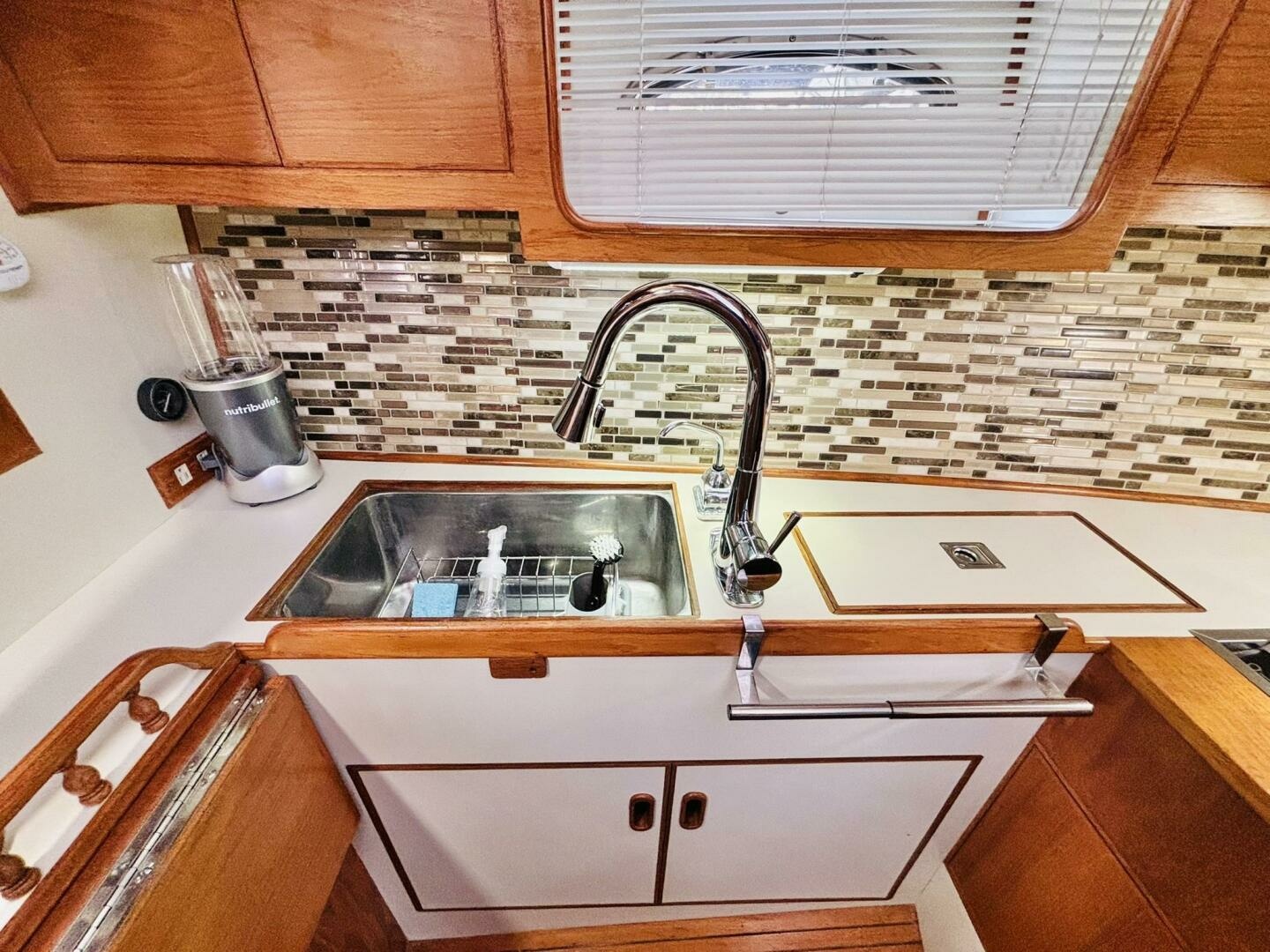 1987 President 35 AFT CABIN 35