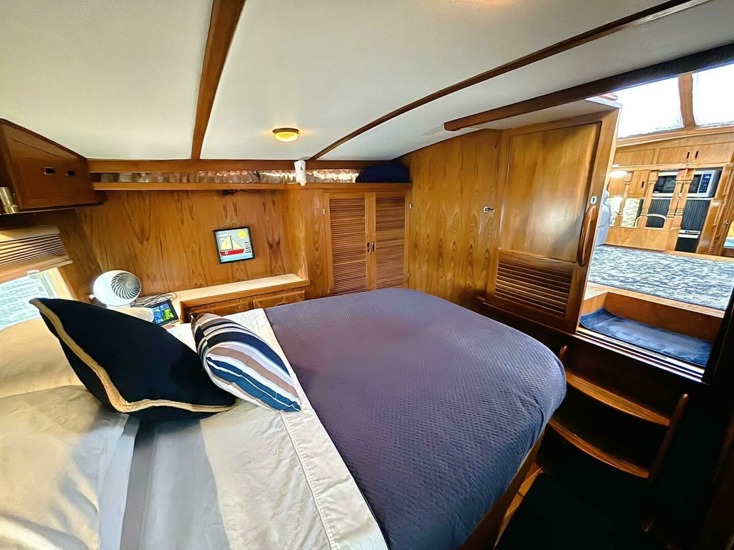 1987 President 35 AFT CABIN 35