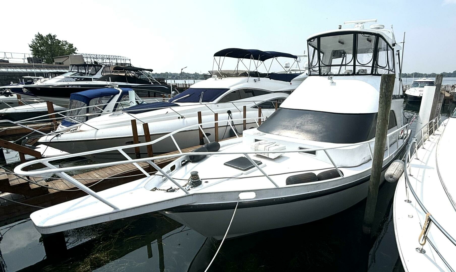 1987 Davidson 48 Sportfish — photograph 2
