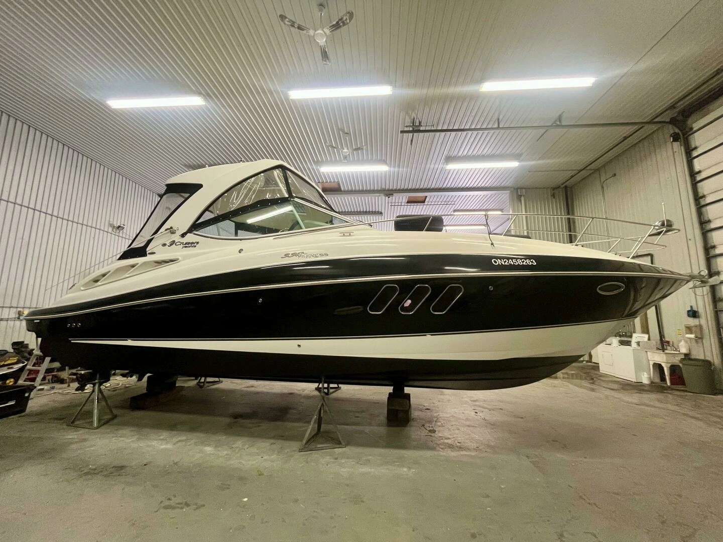2011 Cruisers Yachts 330 Express, photo 1 of 30