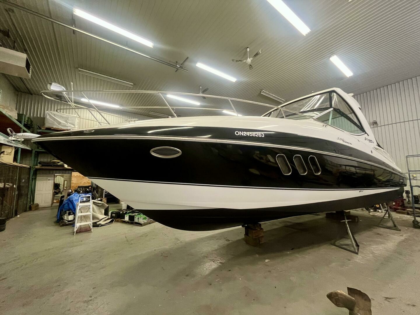 2011 Cruisers Yachts 330 Express — photograph 2