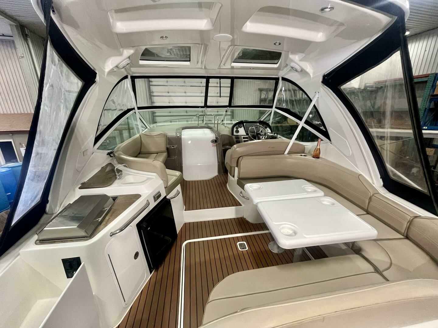 2011 Cruisers Yachts 330 Express 33