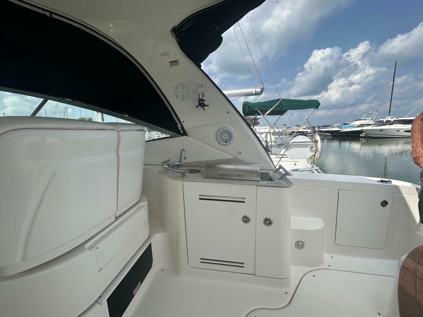 2010 Sea Ray 370 Sundancer 37