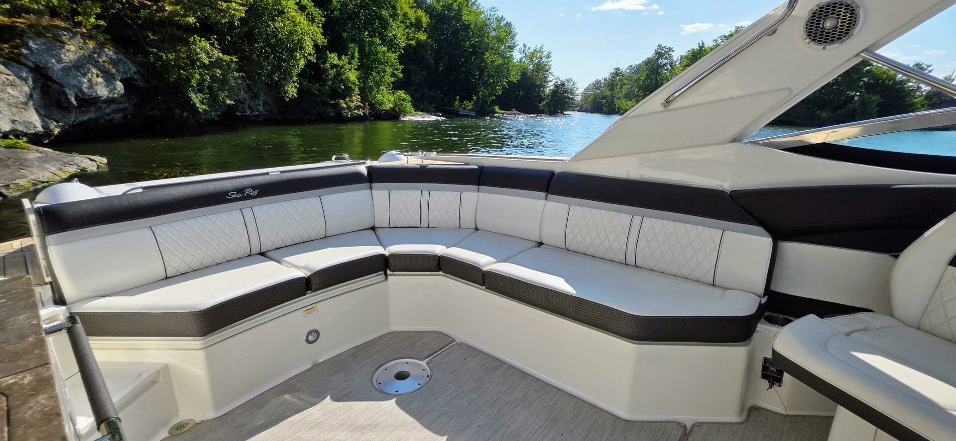2019 Sea Ray 350 SLX 35