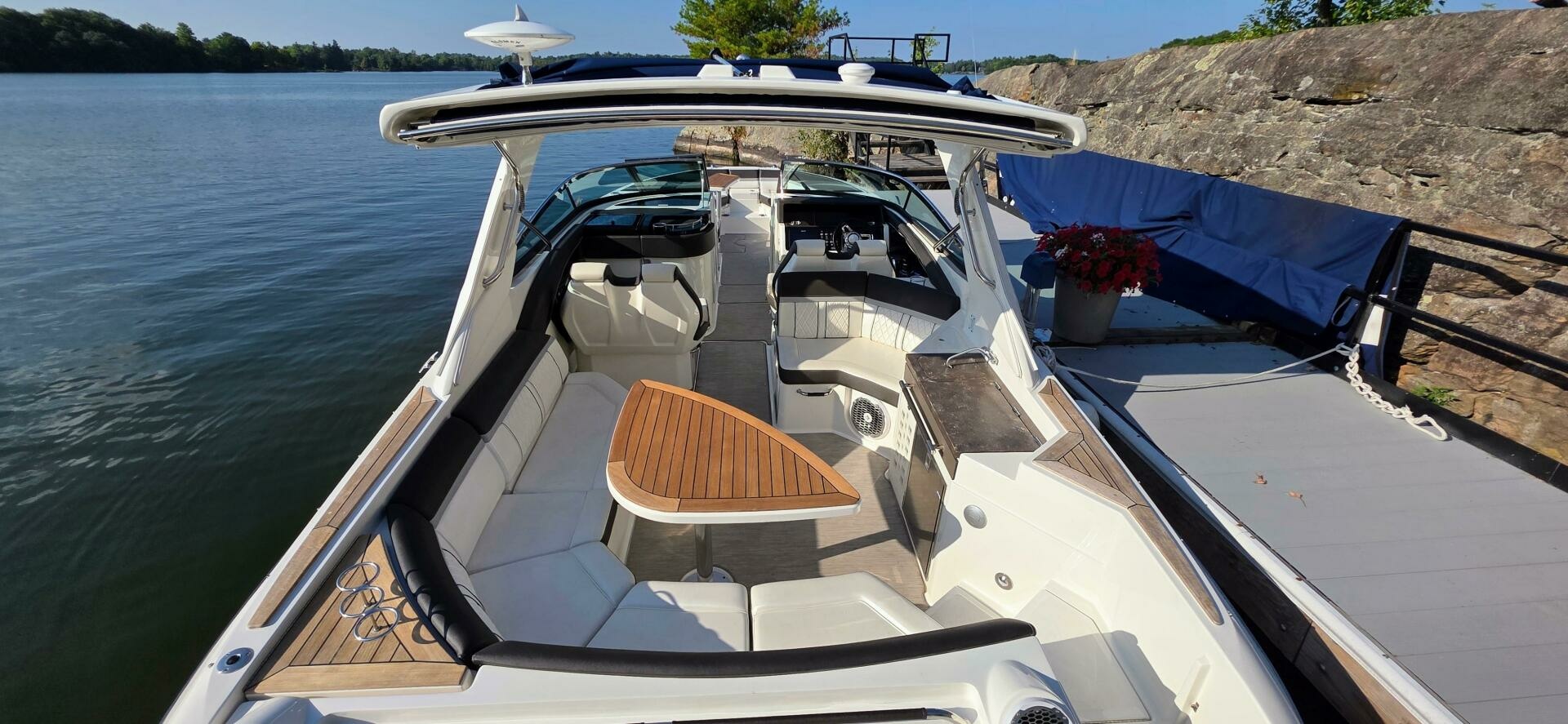 2019 Sea Ray 350 SLX 35