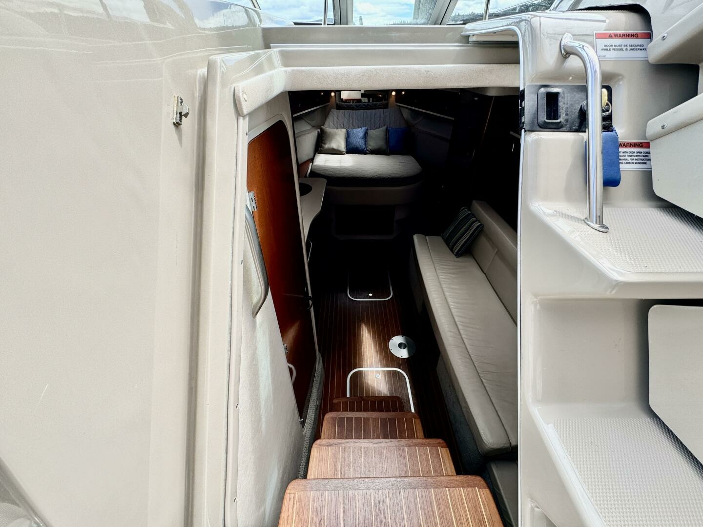 2008 Sea Ray 330 Sundancer 33