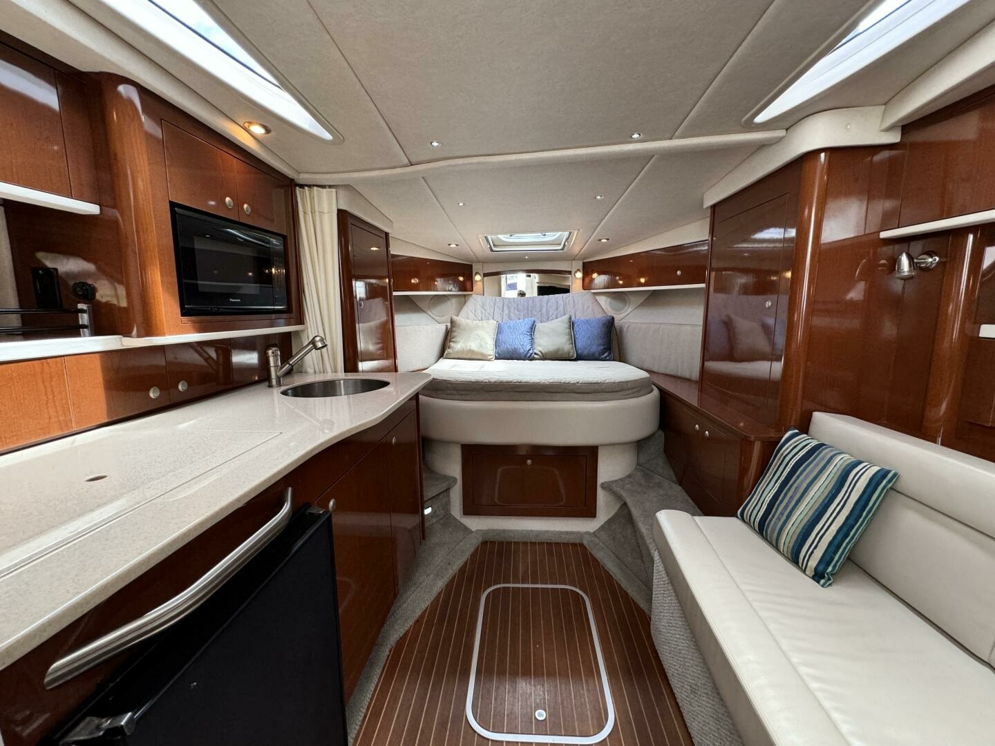 2008 Sea Ray 330 Sundancer 33