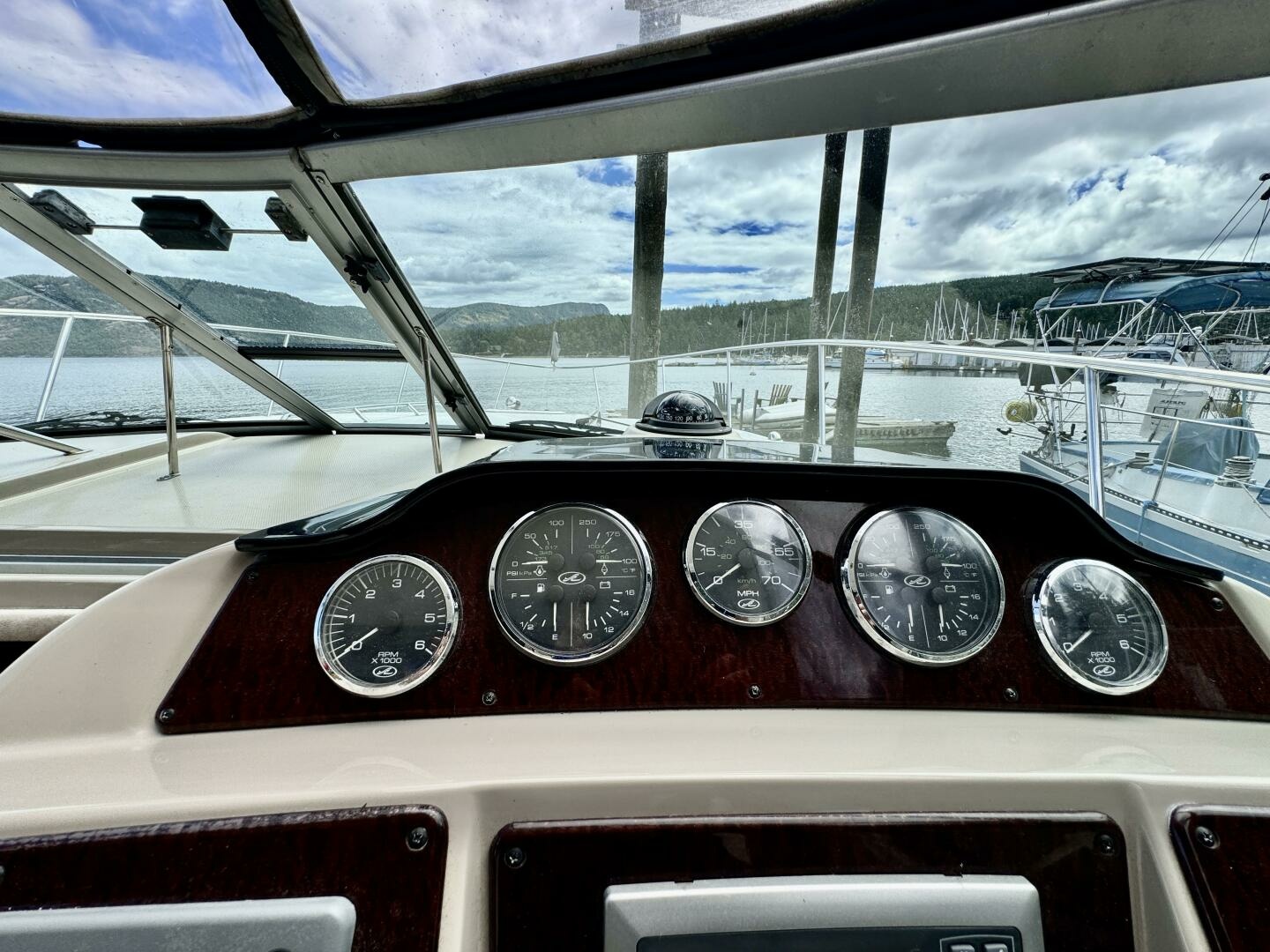 2008 Sea Ray 330 Sundancer 33