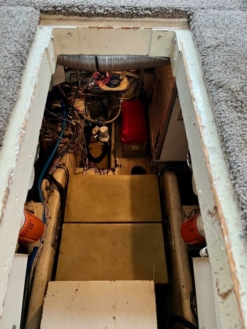 1983 Uniflite Double Cabin 42
