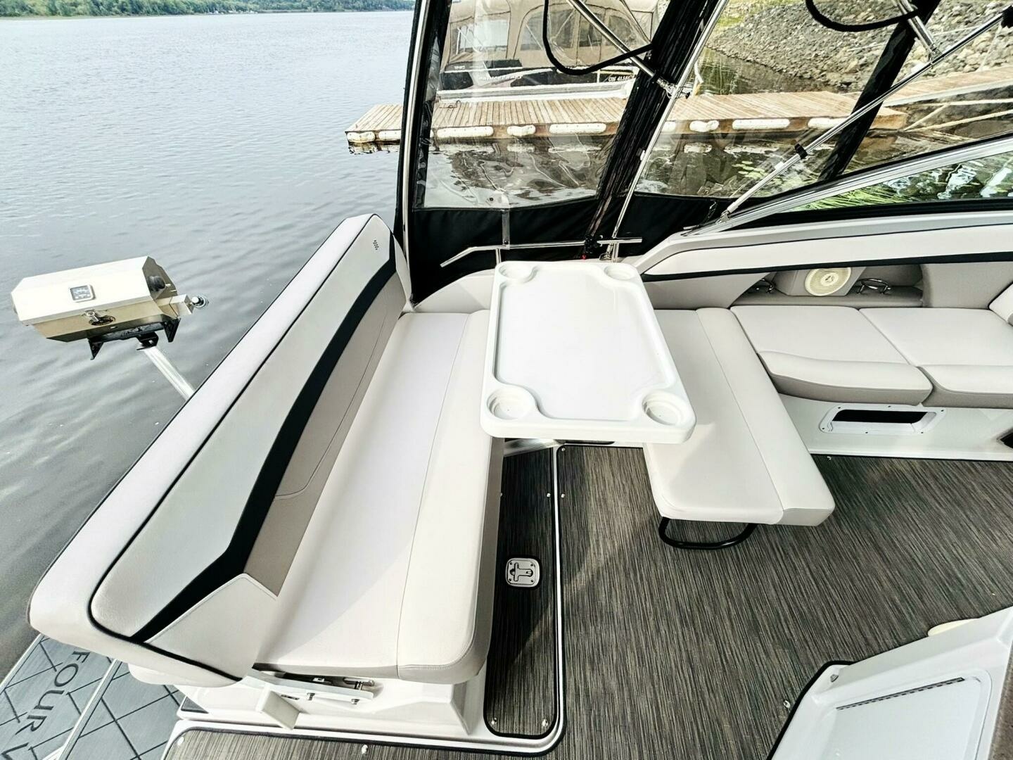 25ft Four Winns Yacht For Sale