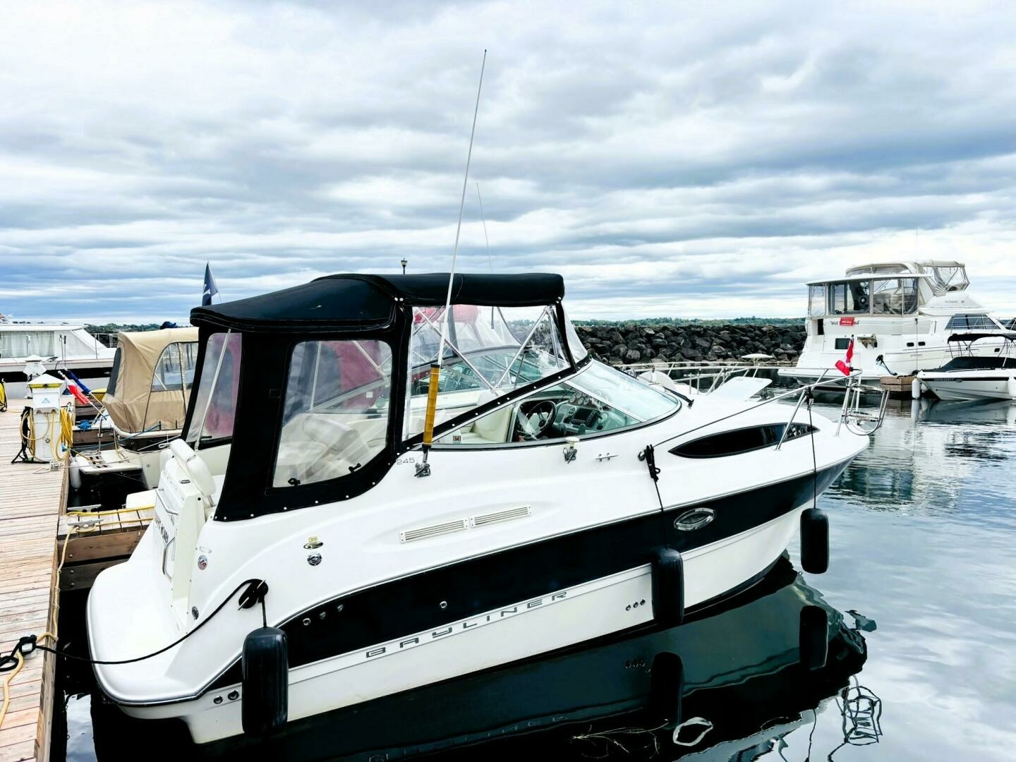 2008 Bayliner 245 SB 24