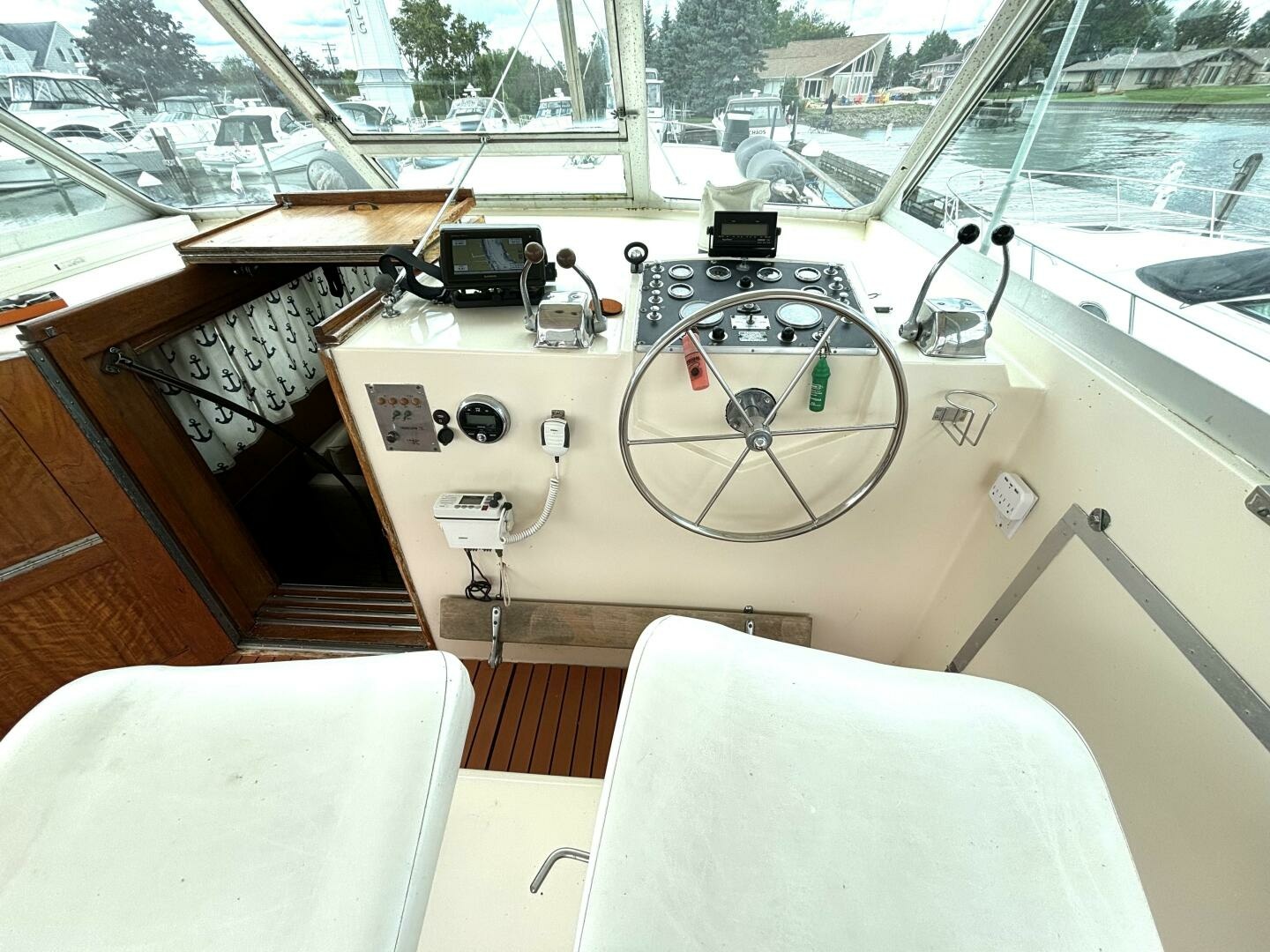 43ft Hatteras Yacht For Sale