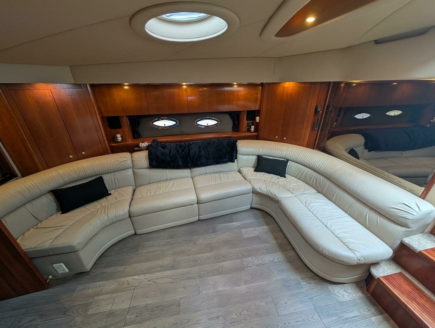 2007 Cruisers Yachts 520 Express 52