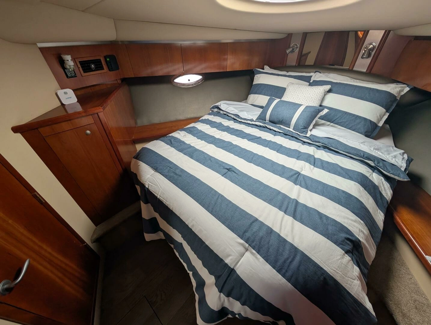 Cruisers Yachts 520 Express Yacht For Sale