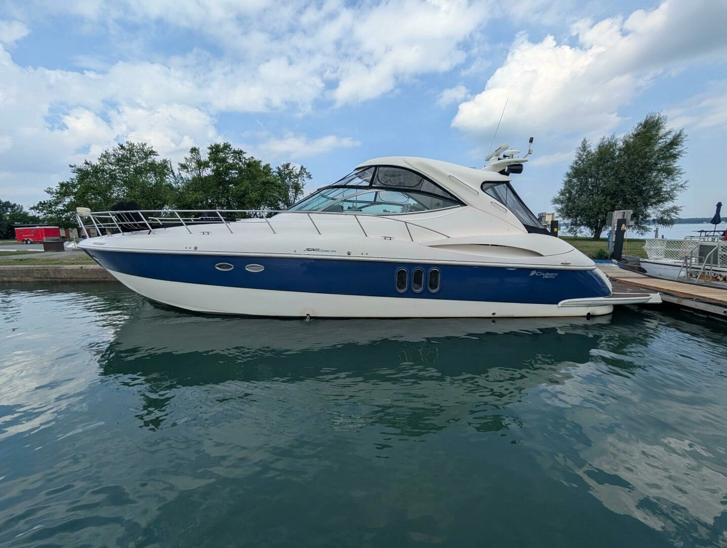 Cruisers Yachts 520 Express Yacht For Sale