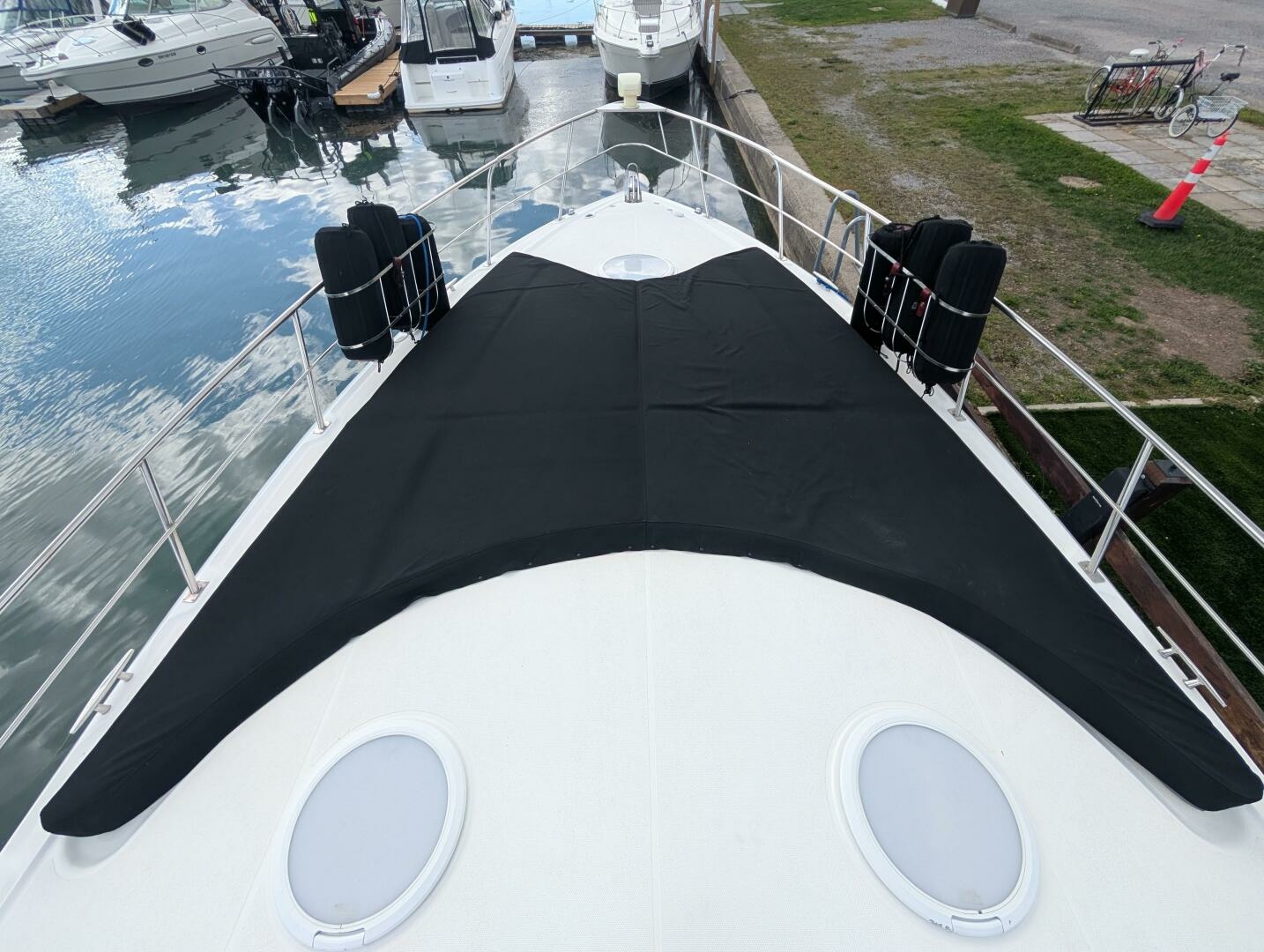 2007 Cruisers Yachts 520 Express 52