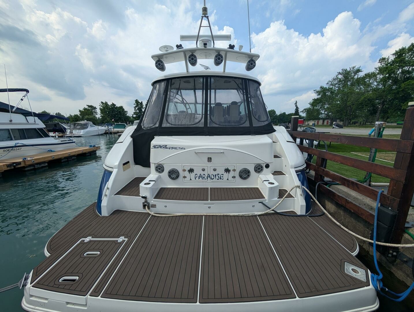 2007 Cruisers Yachts 520 Express 52