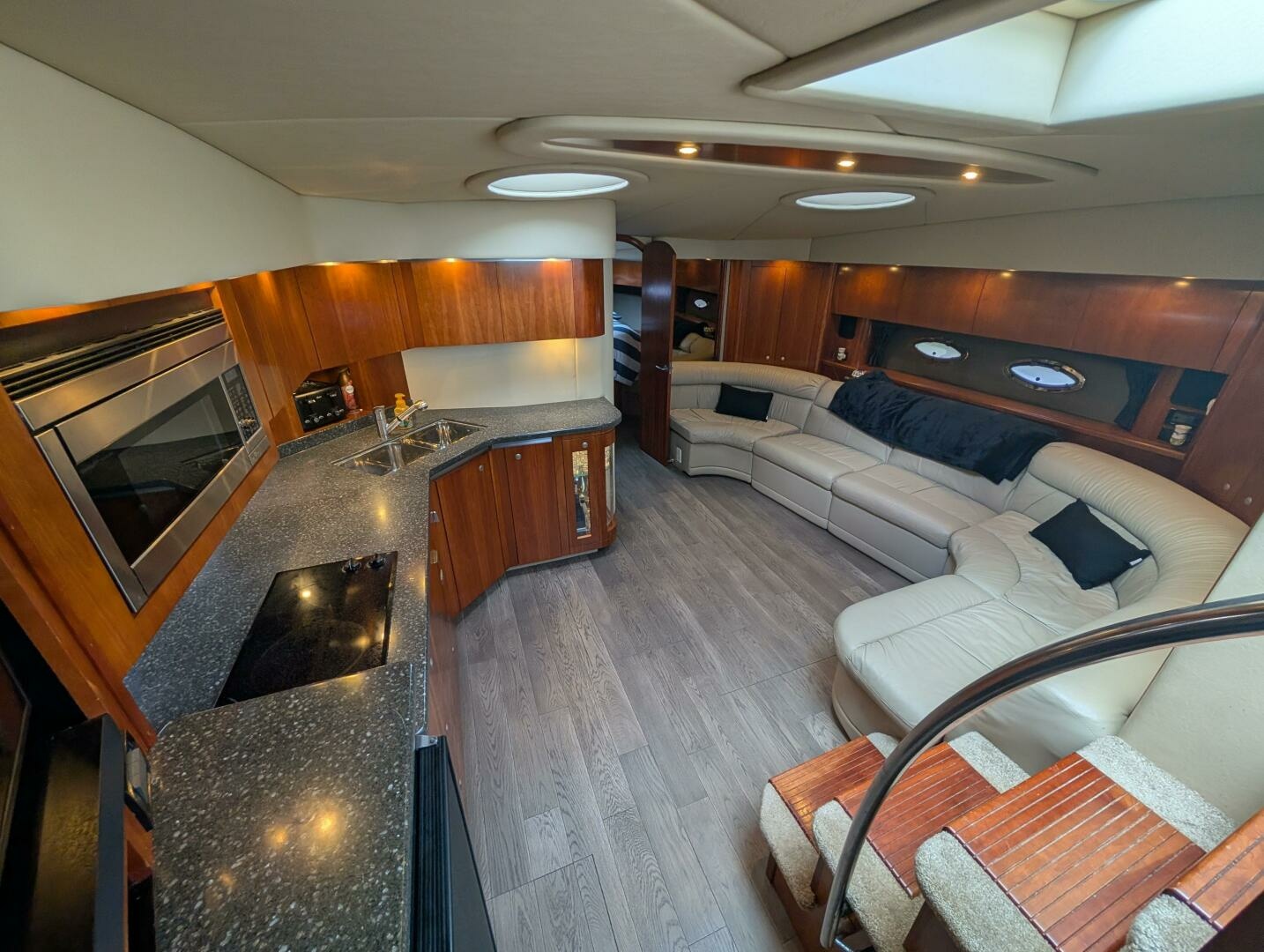 2007 Cruisers Yachts 520 Express 52