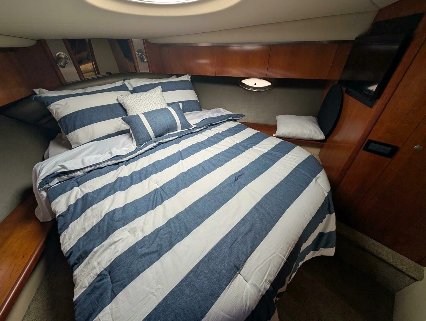Cruisers Yachts 520 Express Yacht For Sale