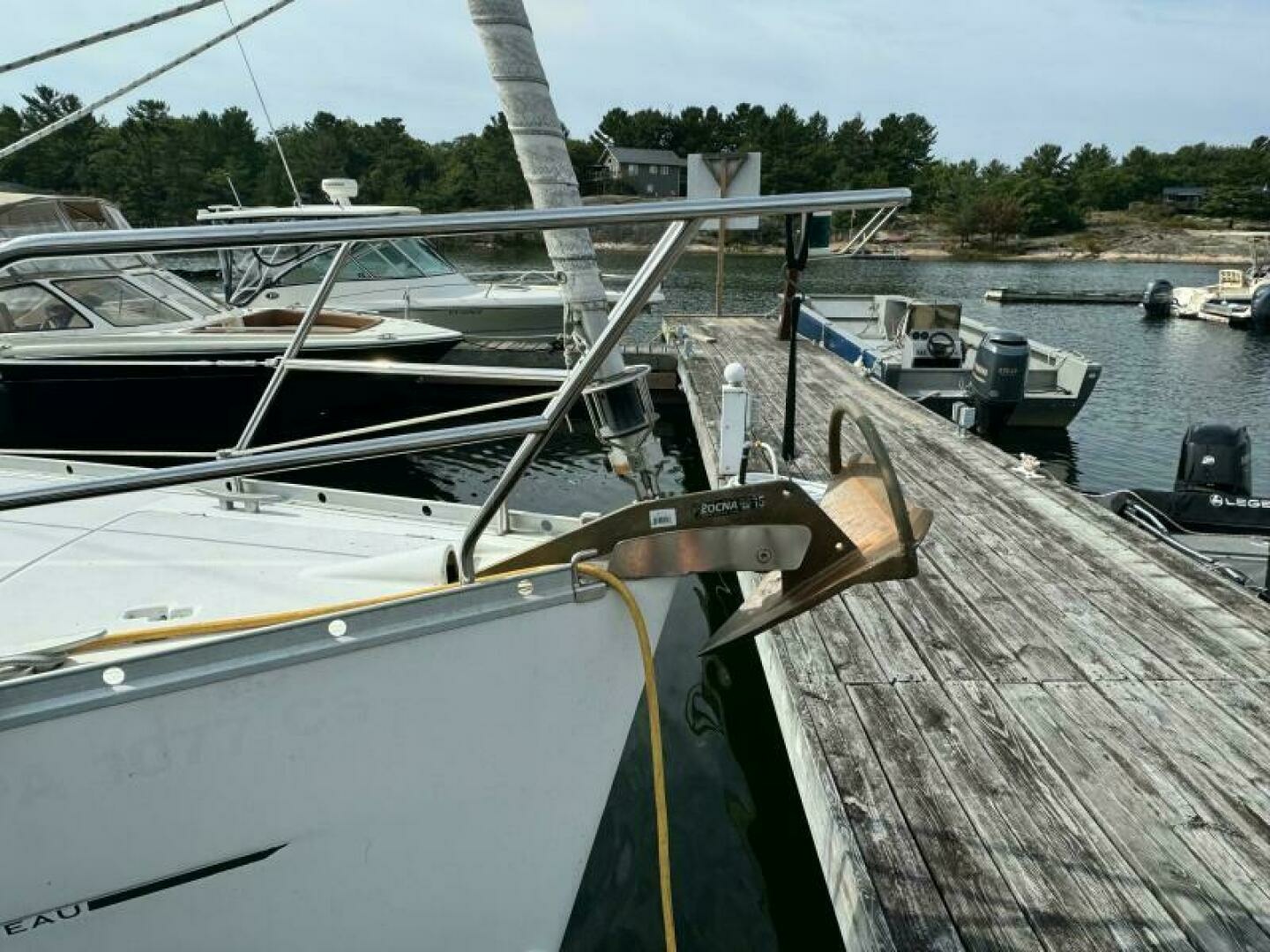 2004 Beneteau 323 32