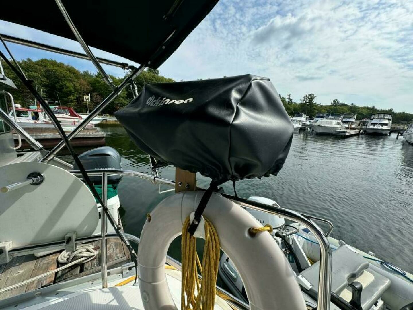 2004 Beneteau 323 32