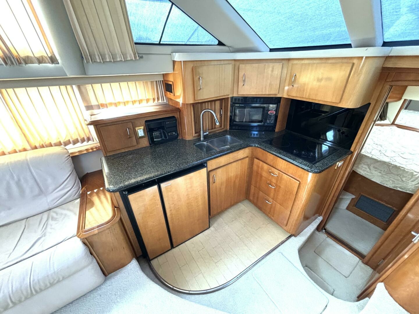 2003 Carver 396 Motor Yacht 39