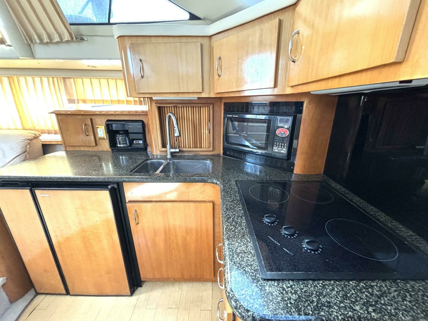 39ft Carver Yacht For Sale