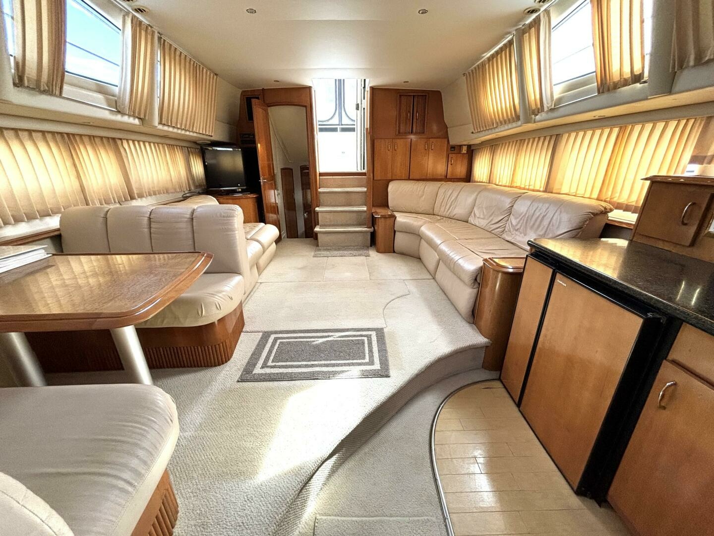 39ft Carver Yacht For Sale