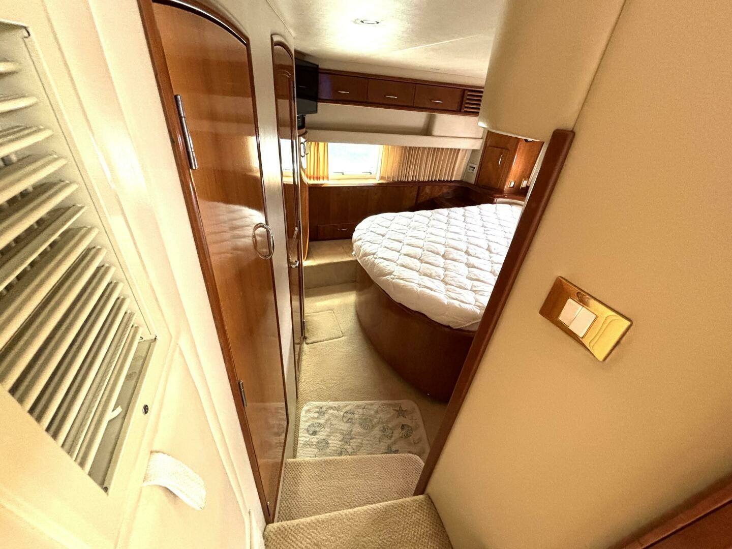 39ft Carver Yacht For Sale