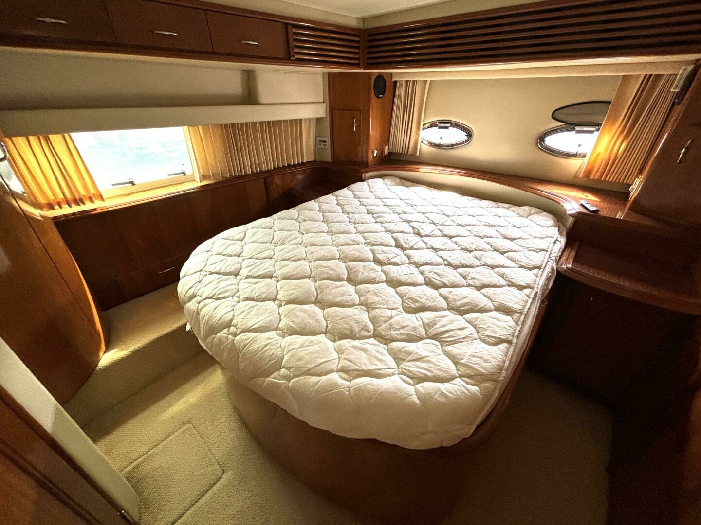 2003 Carver 396 Motor Yacht 39