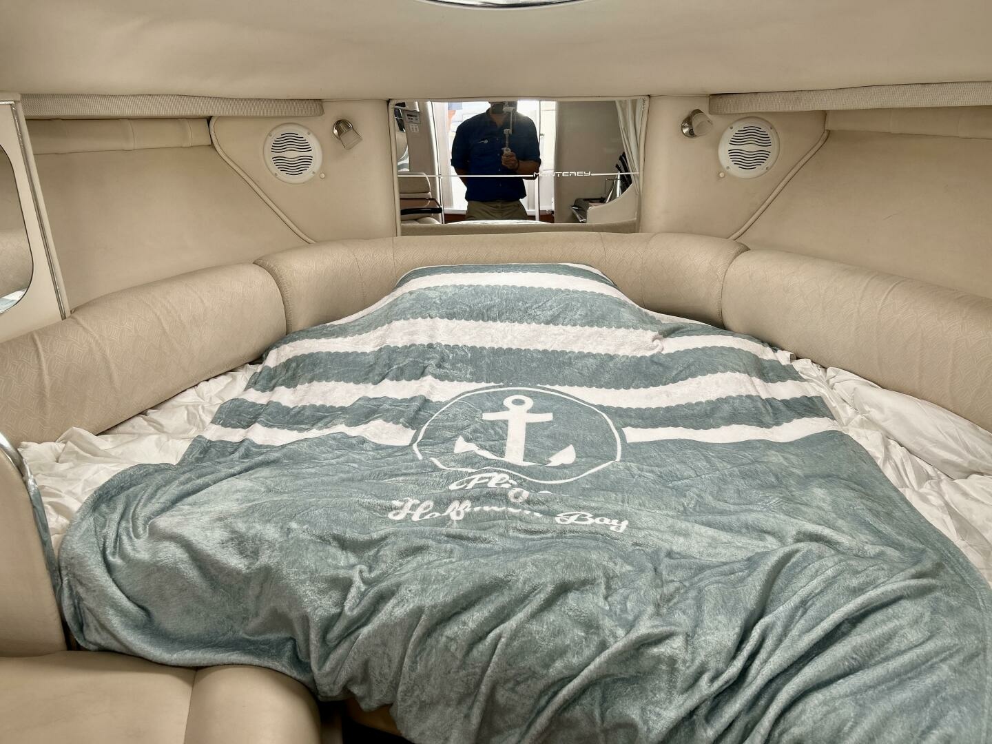 2003 Monterey 302 Cruiser 32