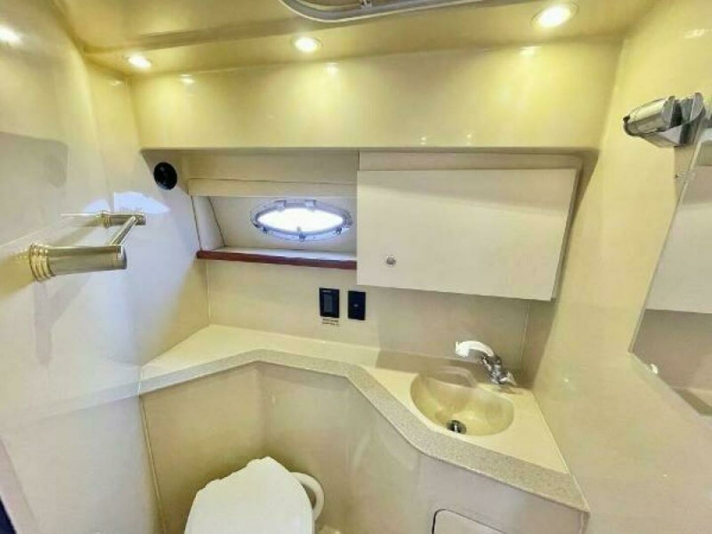 2004 Cruisers Yachts 280 CXI 28
