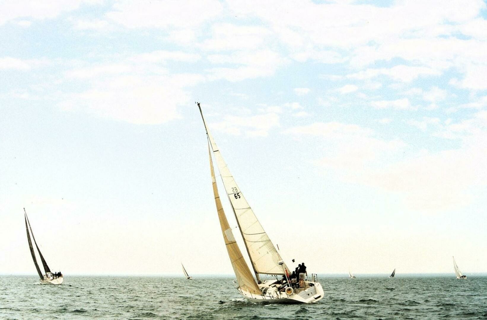 1989 Beneteau FIRST 35s5 — photograph 3