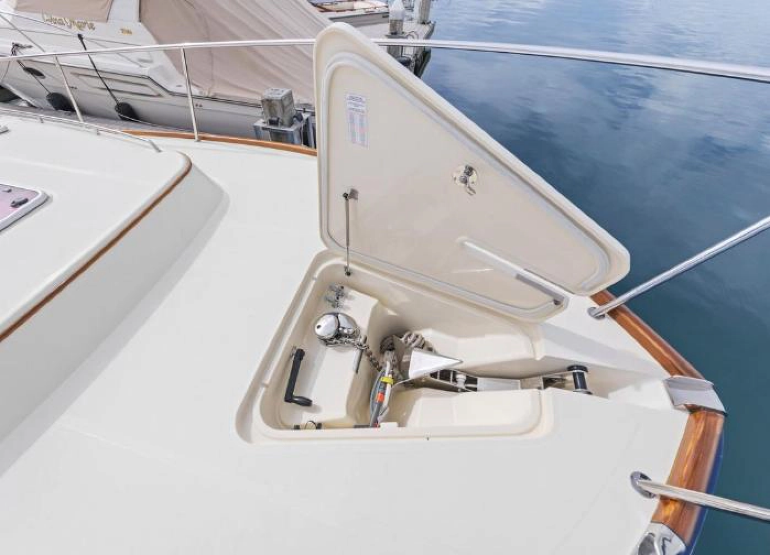 Hinckley Talaria 44 MY — Ruckus - Photo 9