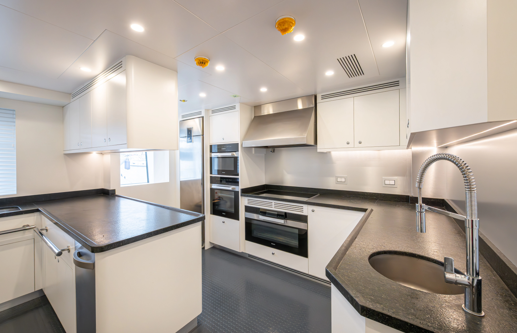 RMK Marine 120 — SEVEN SEAS - Photo 35