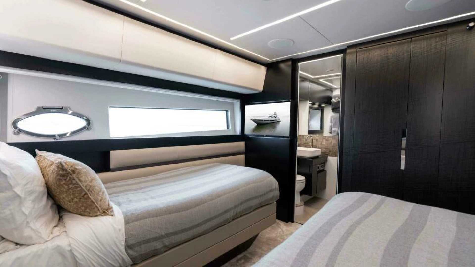 Pershing 9X — STALLION - Photo 55