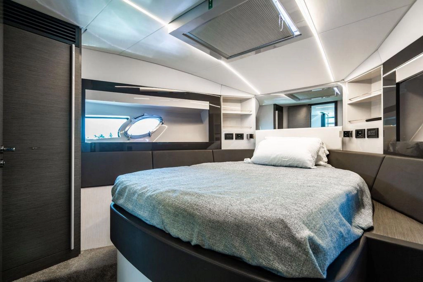 Pershing 5x Yacht For Sale