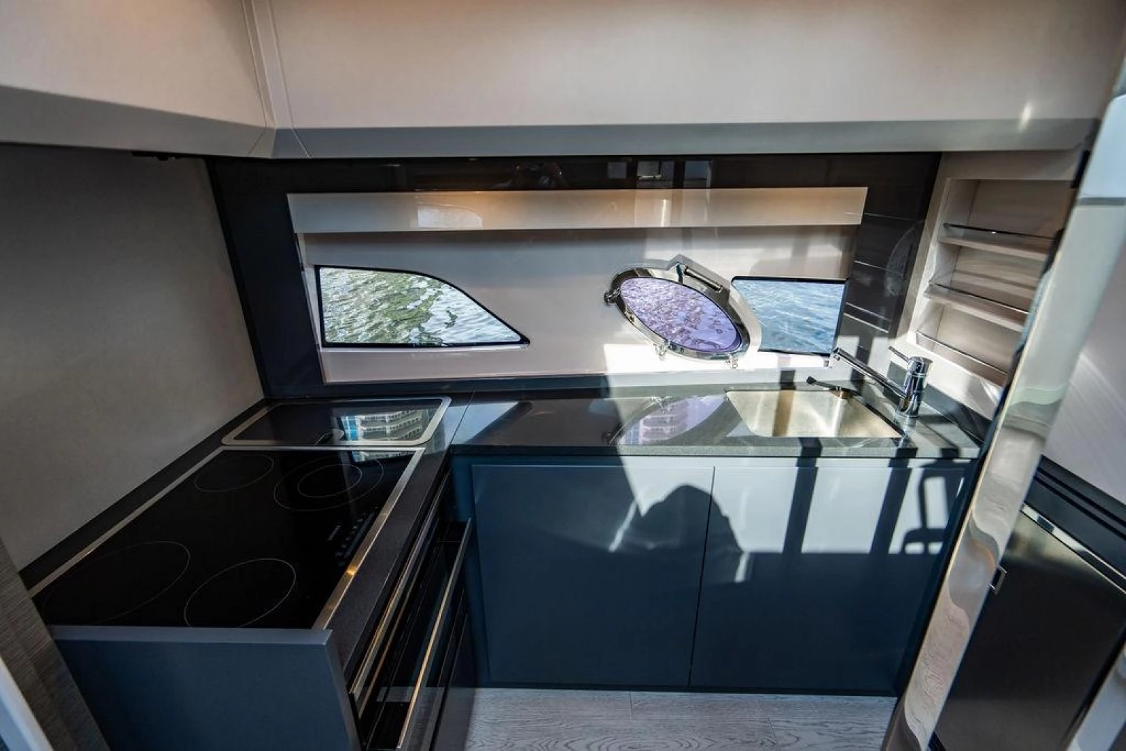 Pershing 5x Yacht For Sale