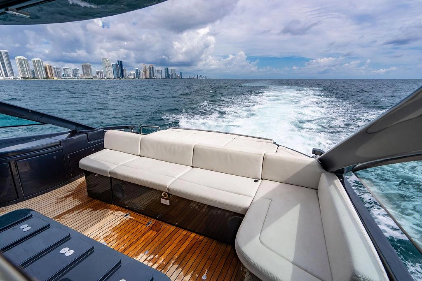Pershing 5x Yacht For Sale