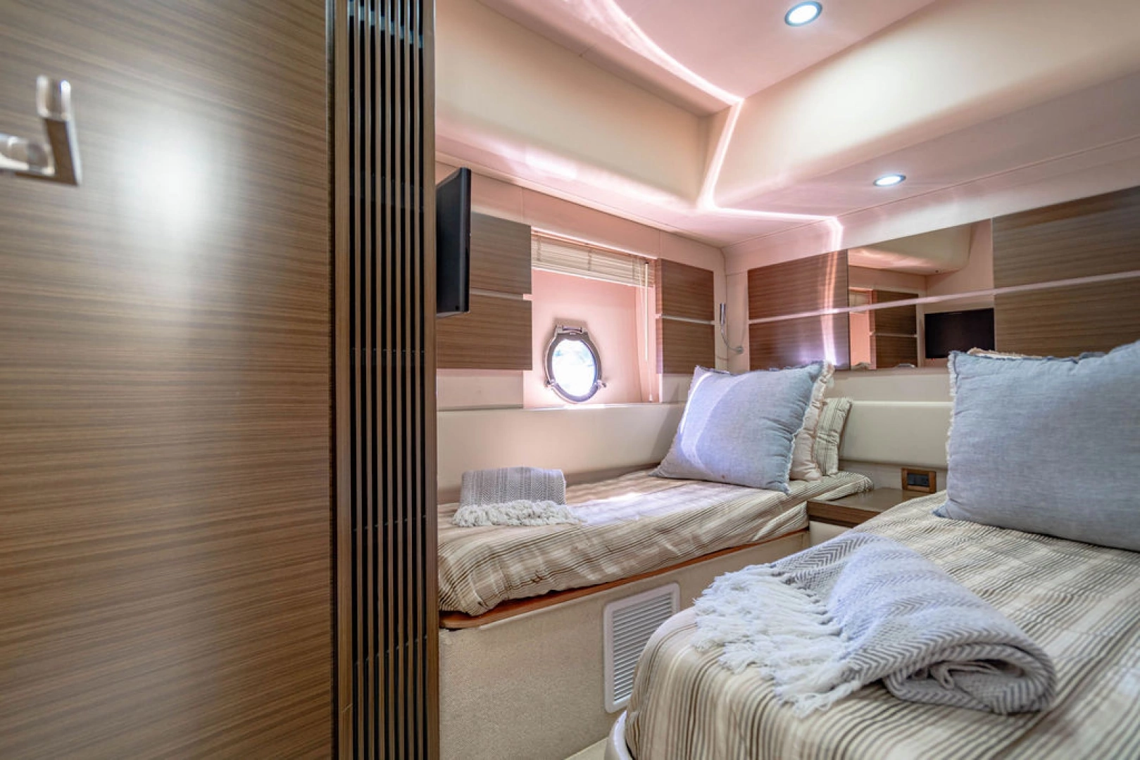 Azimut 54 Flybridge Yacht For Sale